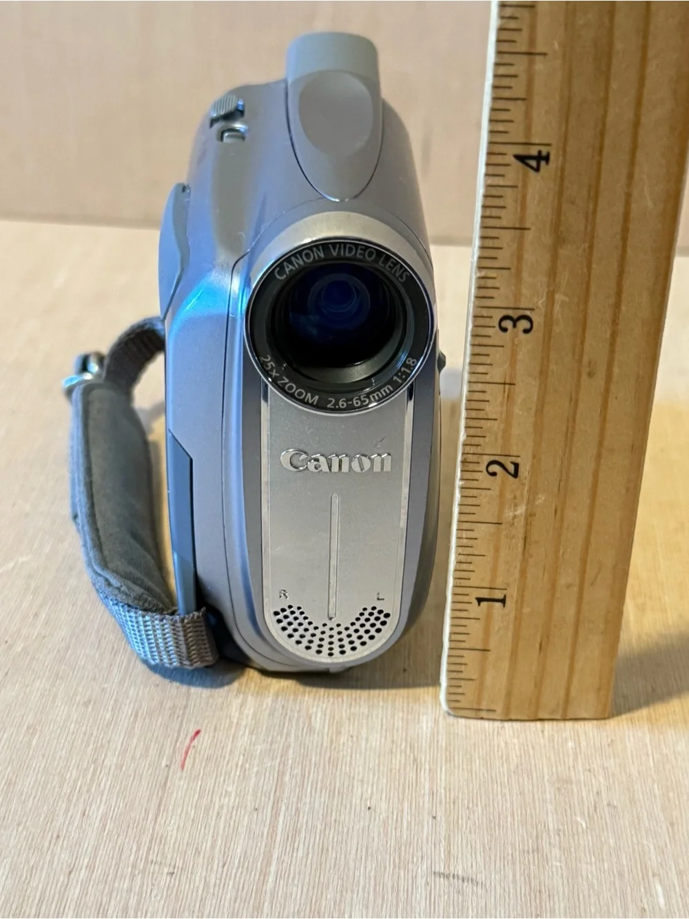 Canon ZR500 Digital Camcorder “UNTESTED”No-Charger Read Info/Description Below!